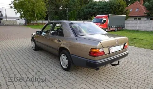 MERCEDES-BENZ W124 