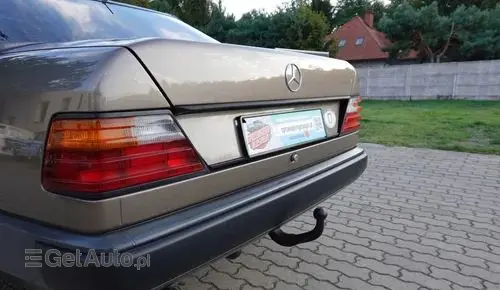 MERCEDES-BENZ W124 