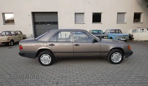 MERCEDES-BENZ W124 