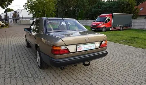 MERCEDES-BENZ W124 