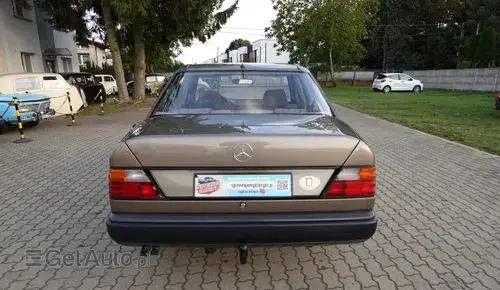 MERCEDES-BENZ W124 