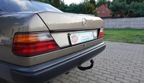 MERCEDES-BENZ W124 
