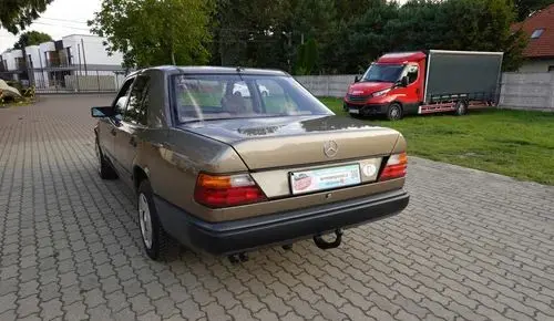 MERCEDES-BENZ W124 