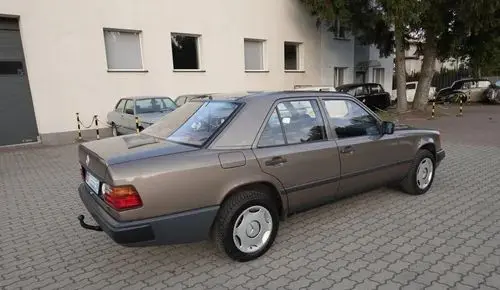 MERCEDES-BENZ W124 