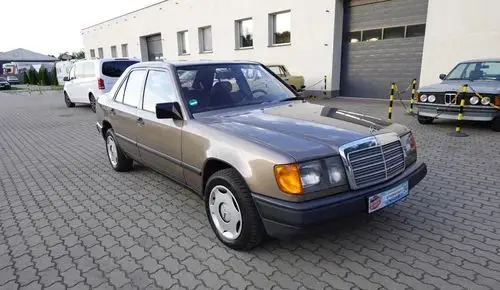 MERCEDES-BENZ W124 