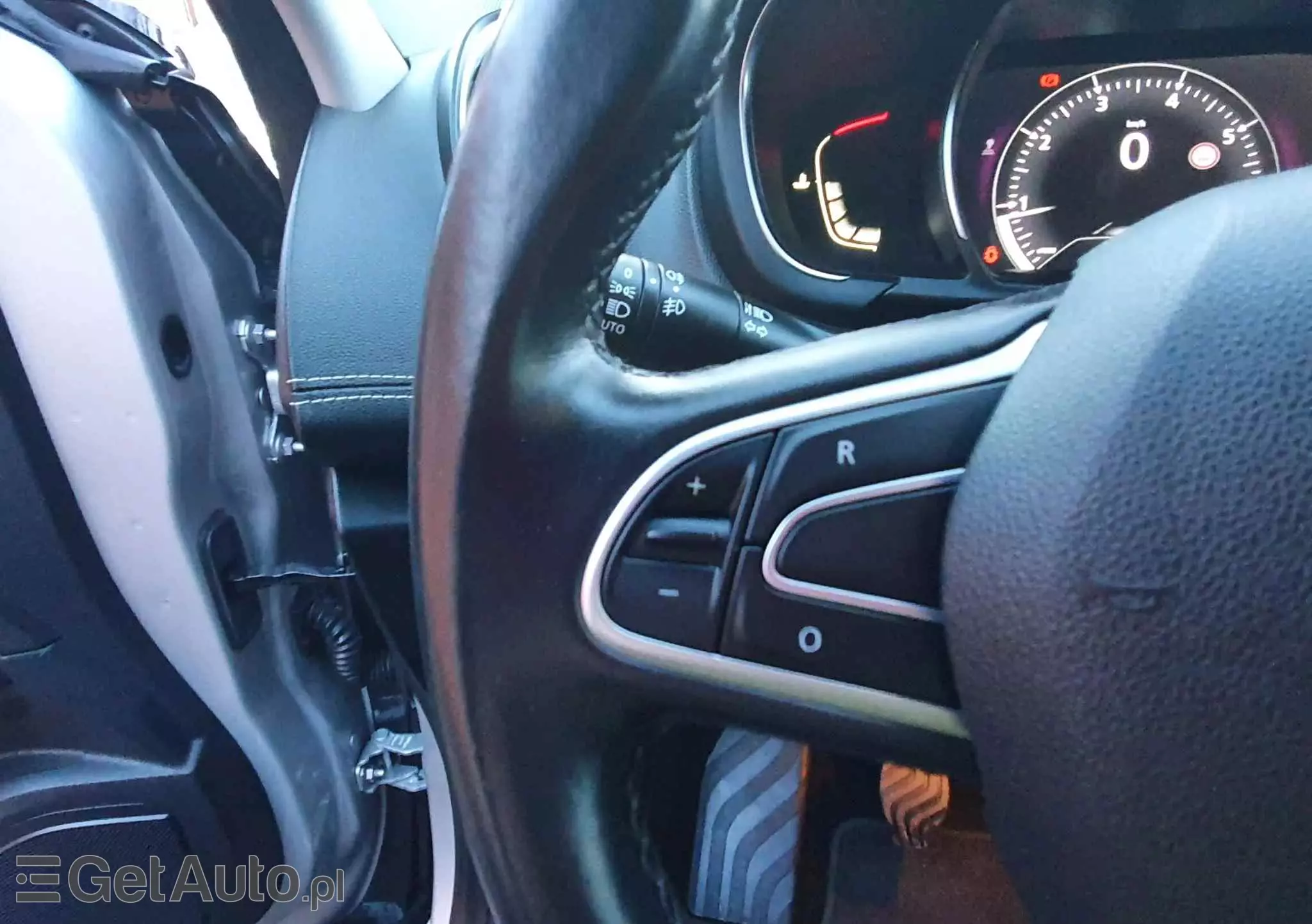 RENAULT Scenic ENERGY TCe 140 LIMITED