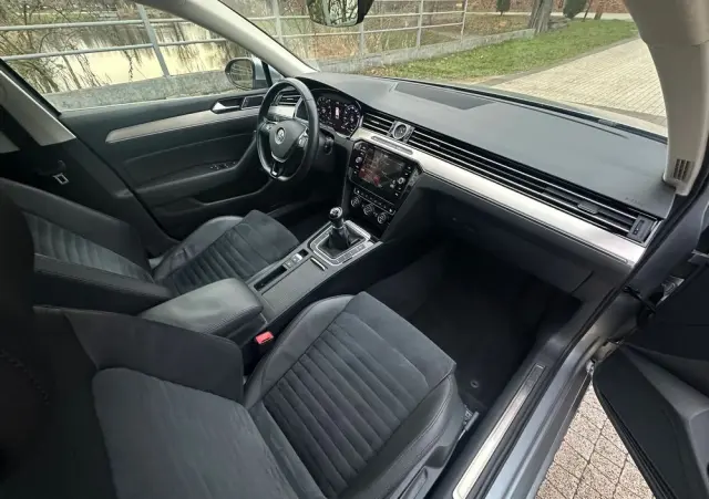 VOLKSWAGEN Passat Ver-1-5-tsi-evo-highline