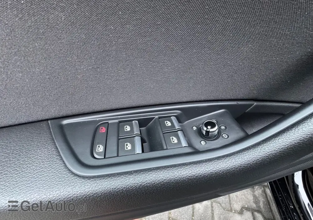 AUDI A4 Avant 35 TDI S tronic advanced