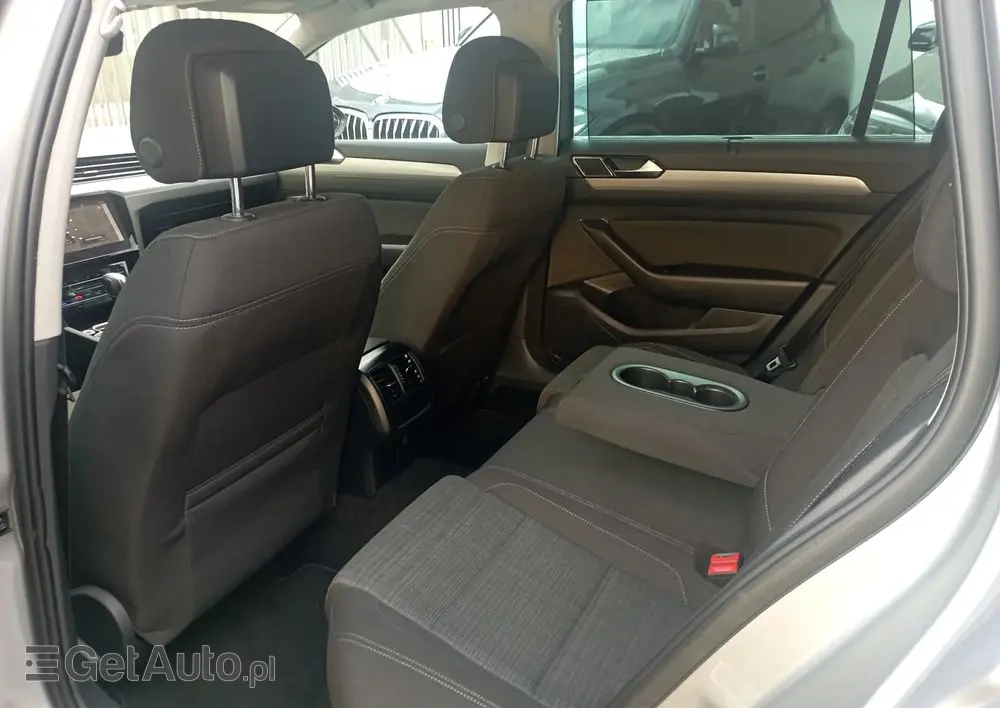 VOLKSWAGEN Passat Variant 2.0 TDI SCR Business Plus DSG