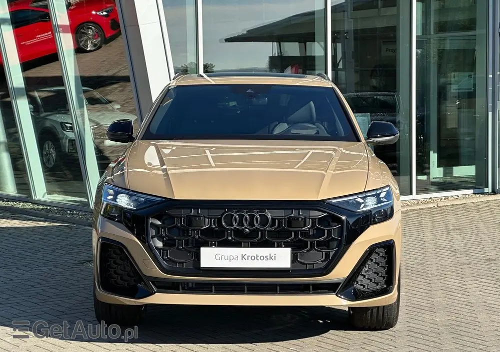 AUDI Q8 
