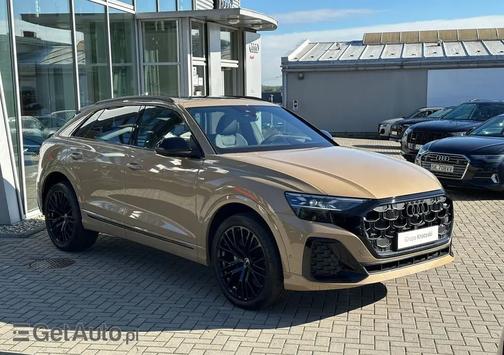 AUDI Q8 