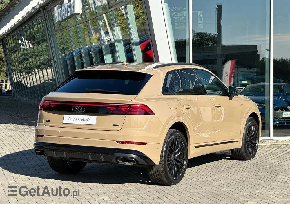 AUDI Q8 