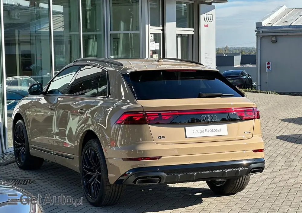 AUDI Q8 