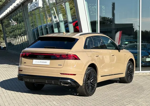 AUDI Q8 