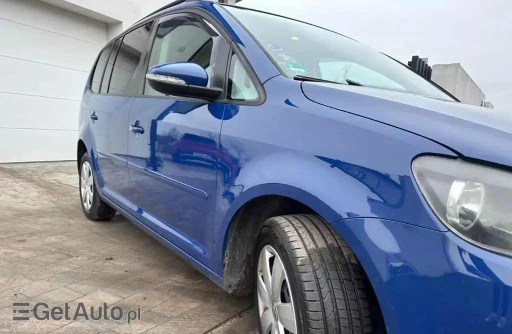 VOLKSWAGEN Touran 