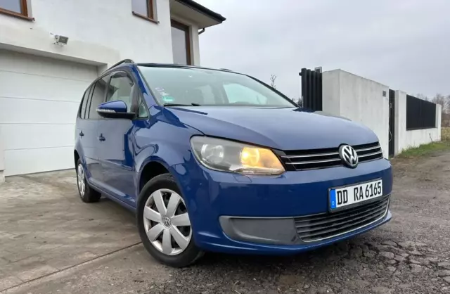 VOLKSWAGEN Touran 