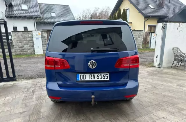 VOLKSWAGEN Touran 