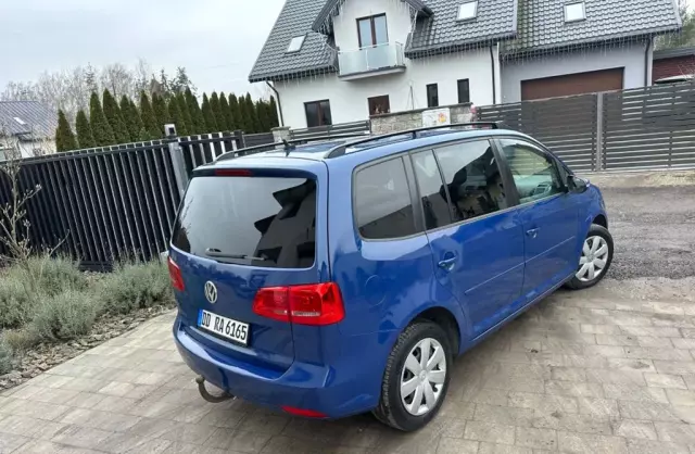 VOLKSWAGEN Touran 