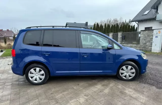 VOLKSWAGEN Touran 