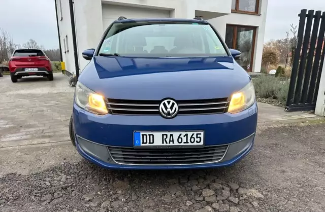 VOLKSWAGEN Touran 