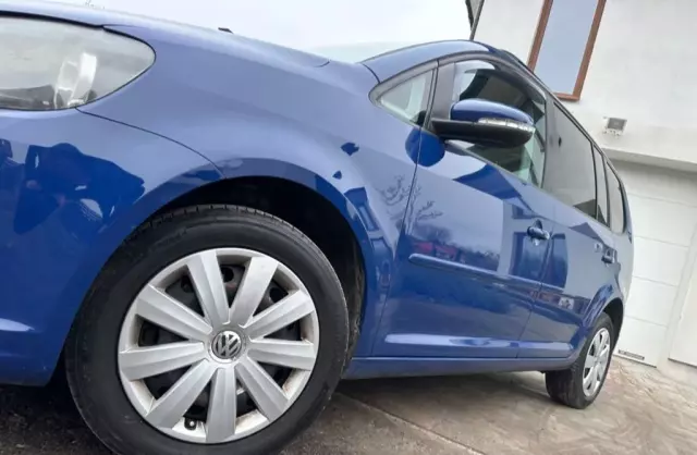 VOLKSWAGEN Touran 