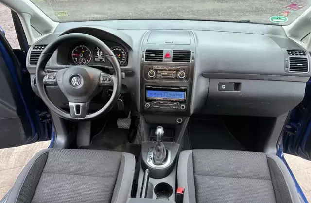 VOLKSWAGEN Touran 
