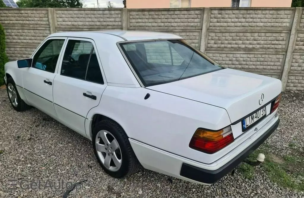 MERCEDES-BENZ W 124 