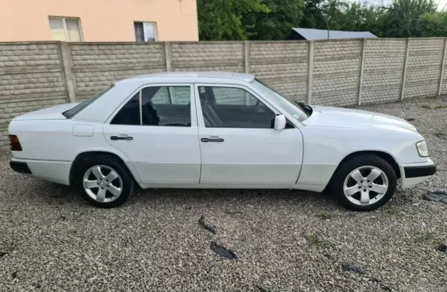 MERCEDES-BENZ W 124 