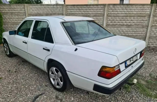 MERCEDES-BENZ W 124 