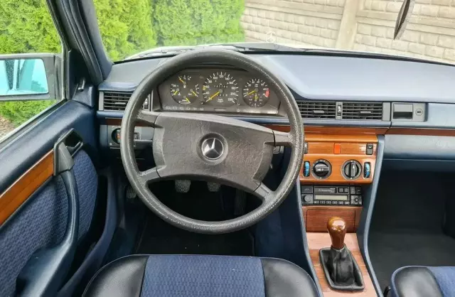 MERCEDES-BENZ W 124 