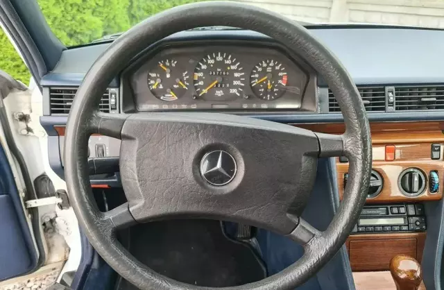 MERCEDES-BENZ W 124 