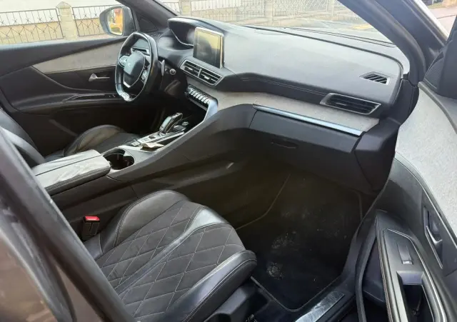 PEUGEOT 5008 BlueHDi 180 EAT6 GT