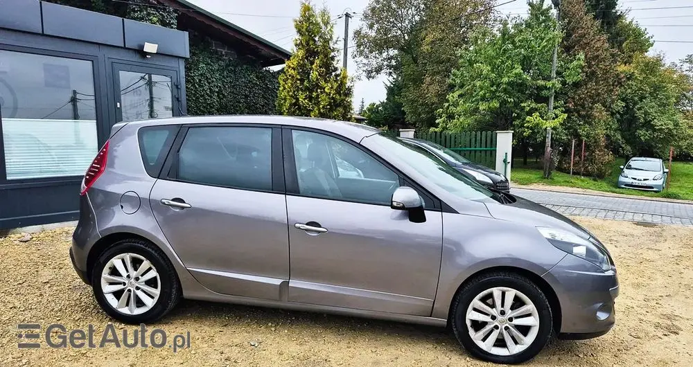 RENAULT Scenic 1.6 16V 110 TomTom Edition