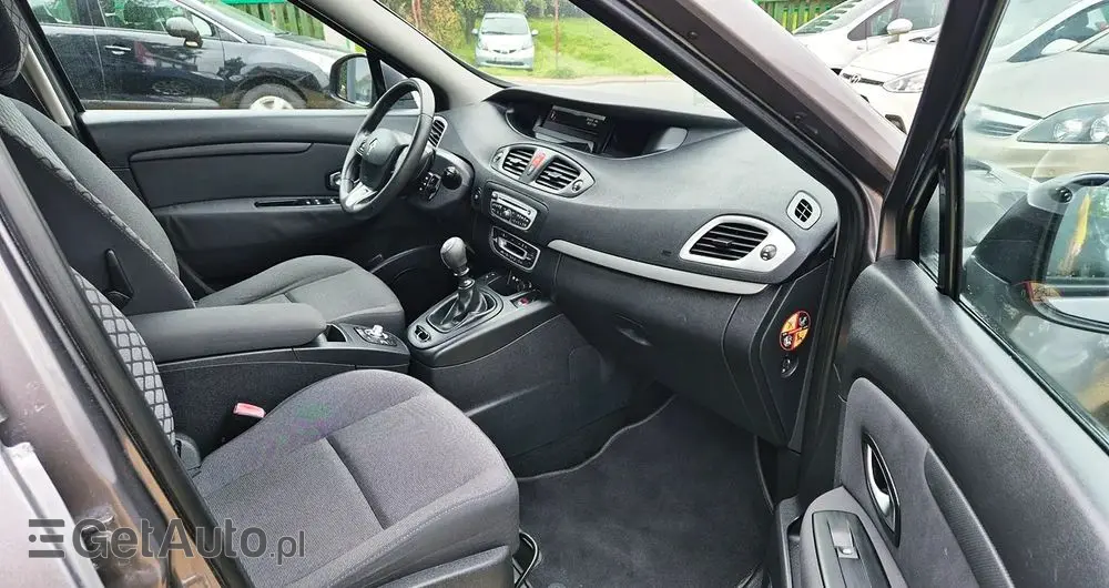 RENAULT Scenic 1.6 16V 110 TomTom Edition