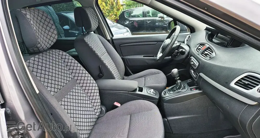 RENAULT Scenic 1.6 16V 110 TomTom Edition