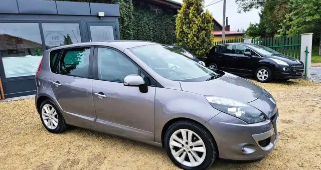RENAULT Scenic 1.6 16V 110 TomTom Edition