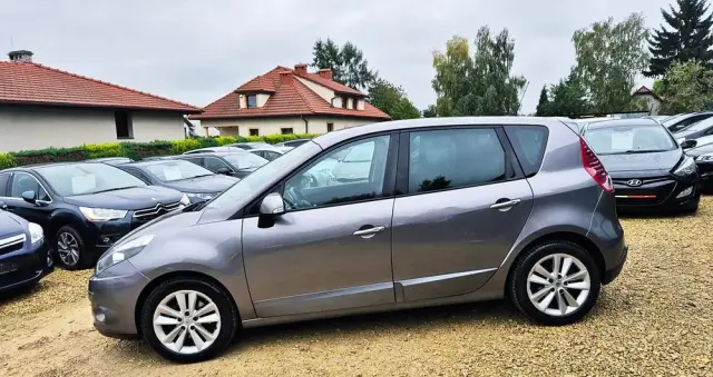 RENAULT Scenic 1.6 16V 110 TomTom Edition