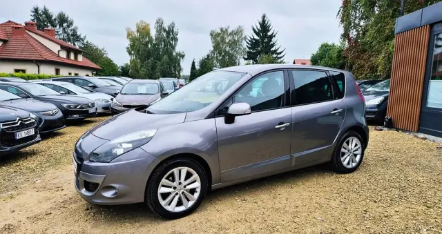 RENAULT Scenic 1.6 16V 110 TomTom Edition