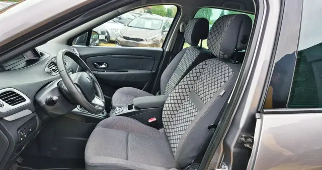 RENAULT Scenic 1.6 16V 110 TomTom Edition