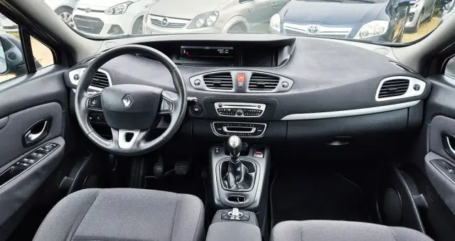 RENAULT Scenic 1.6 16V 110 TomTom Edition