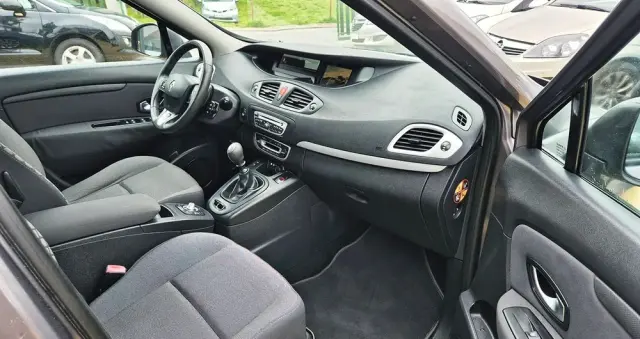 RENAULT Scenic 1.6 16V 110 TomTom Edition