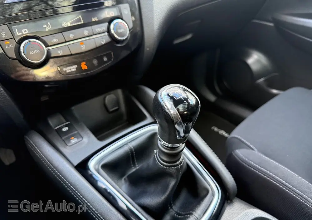 NISSAN Qashqai 1.6 Tekna