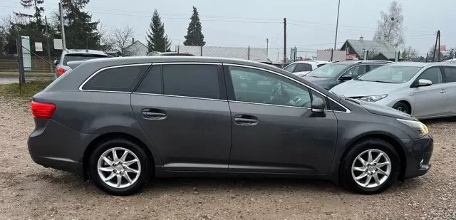 TOYOTA Avensis 2.0 D-4D Premium