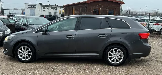 TOYOTA Avensis 2.0 D-4D Premium