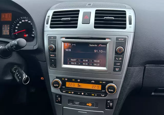 TOYOTA Avensis 2.0 D-4D Premium