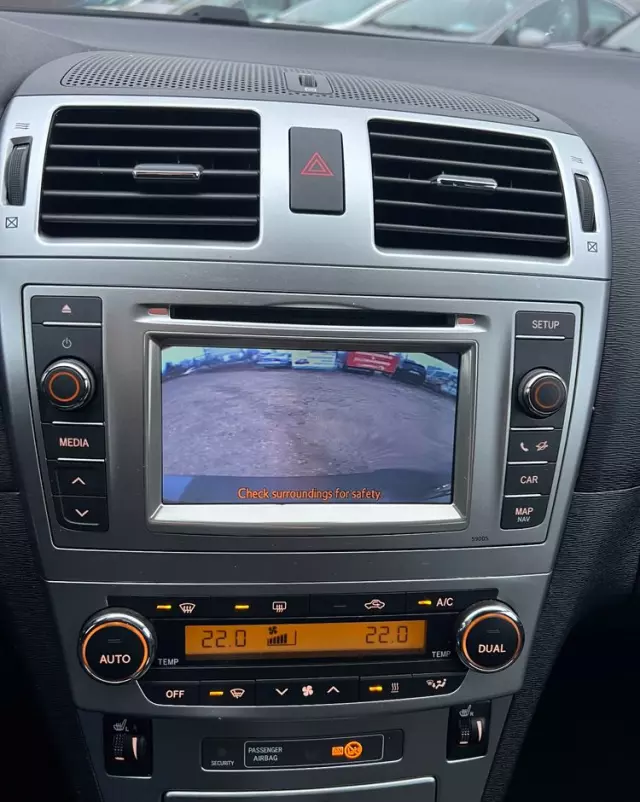 TOYOTA Avensis 2.0 D-4D Premium