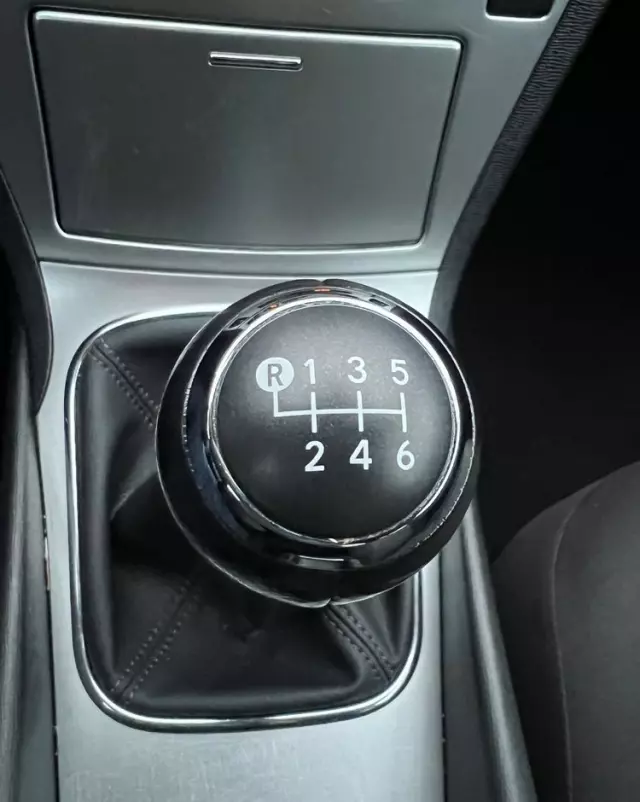 TOYOTA Avensis 2.0 D-4D Premium