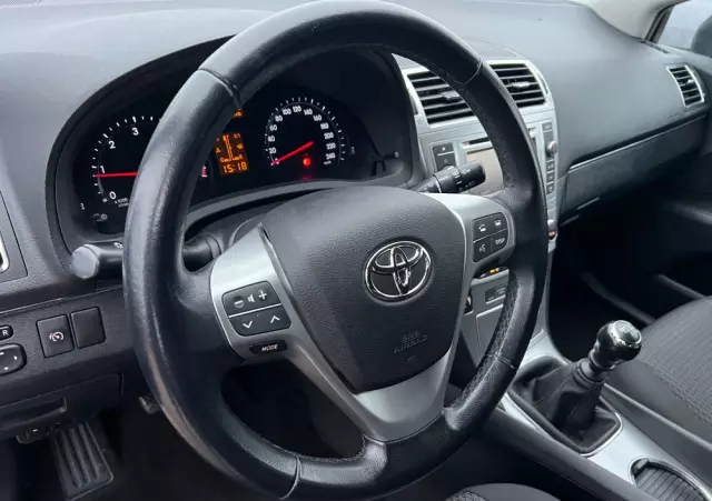 TOYOTA Avensis 2.0 D-4D Premium