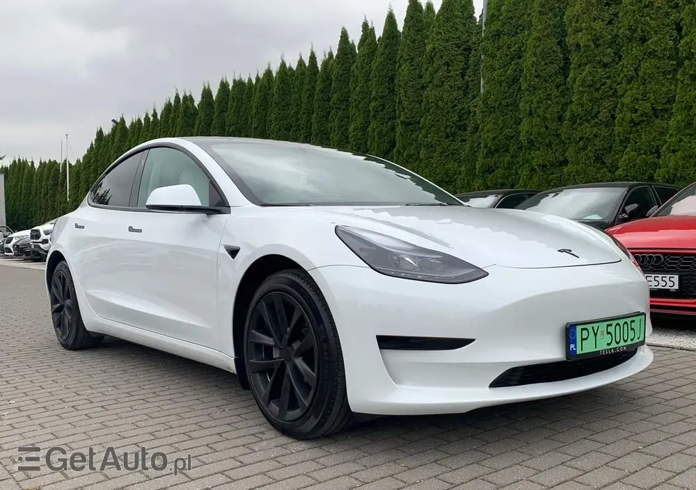 TESLA Model 3 