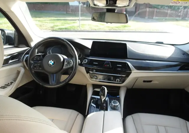 BMW Seria 5 520d Luxury Line